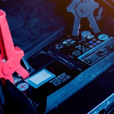 Jak wydłużyć żywotność akumulatora w aucie? Sprawdzone i proste metody