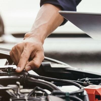 Chcesz zaoszczędzić na naprawie samochodu? Tego NIE naprawiaj samodzielnie